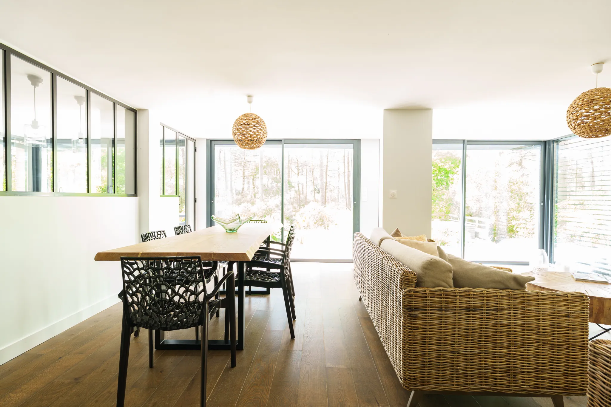 Photo séjour, surexposée, sans méthode professionnelle.