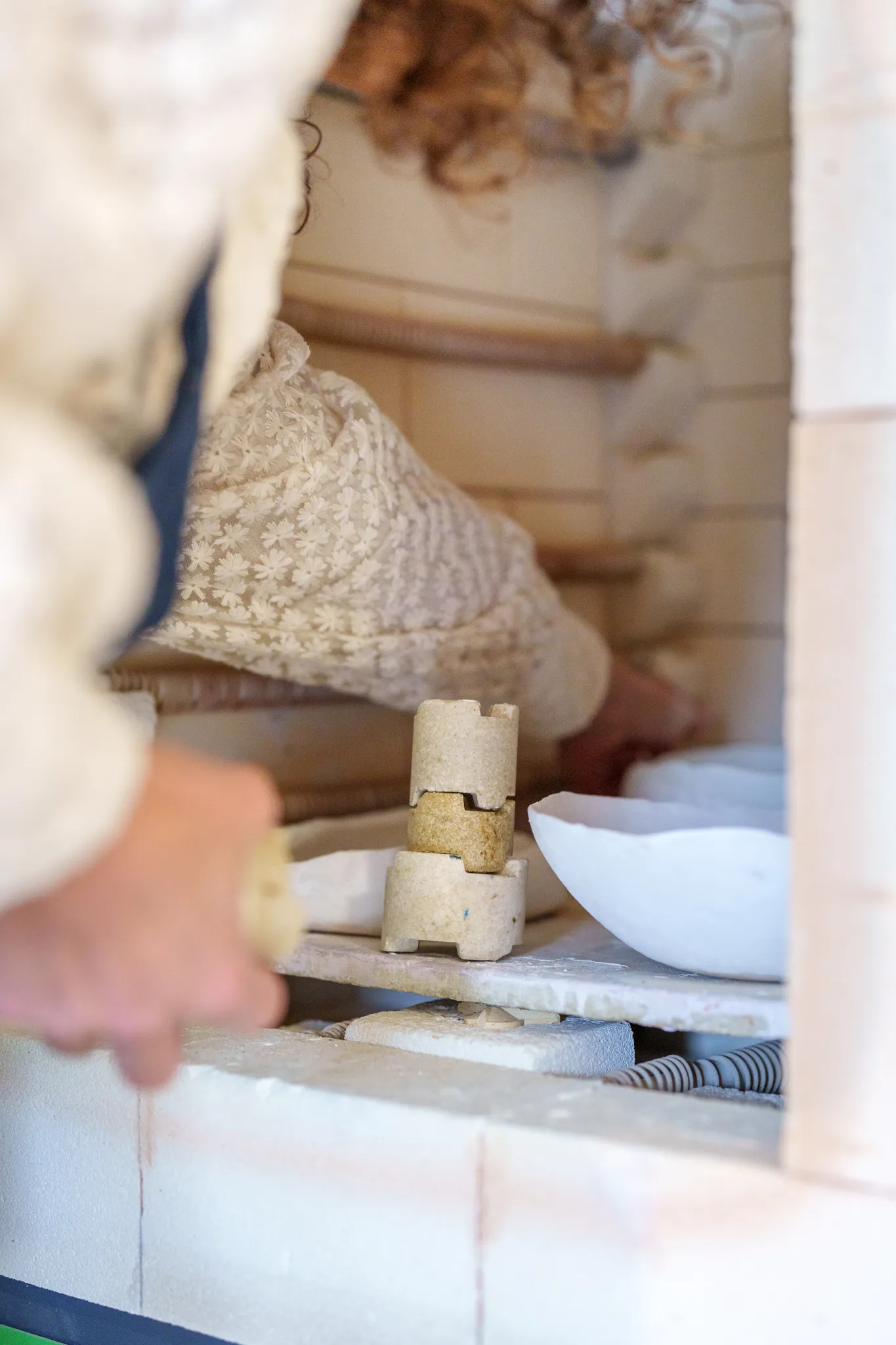 Installation de poterie dans le four