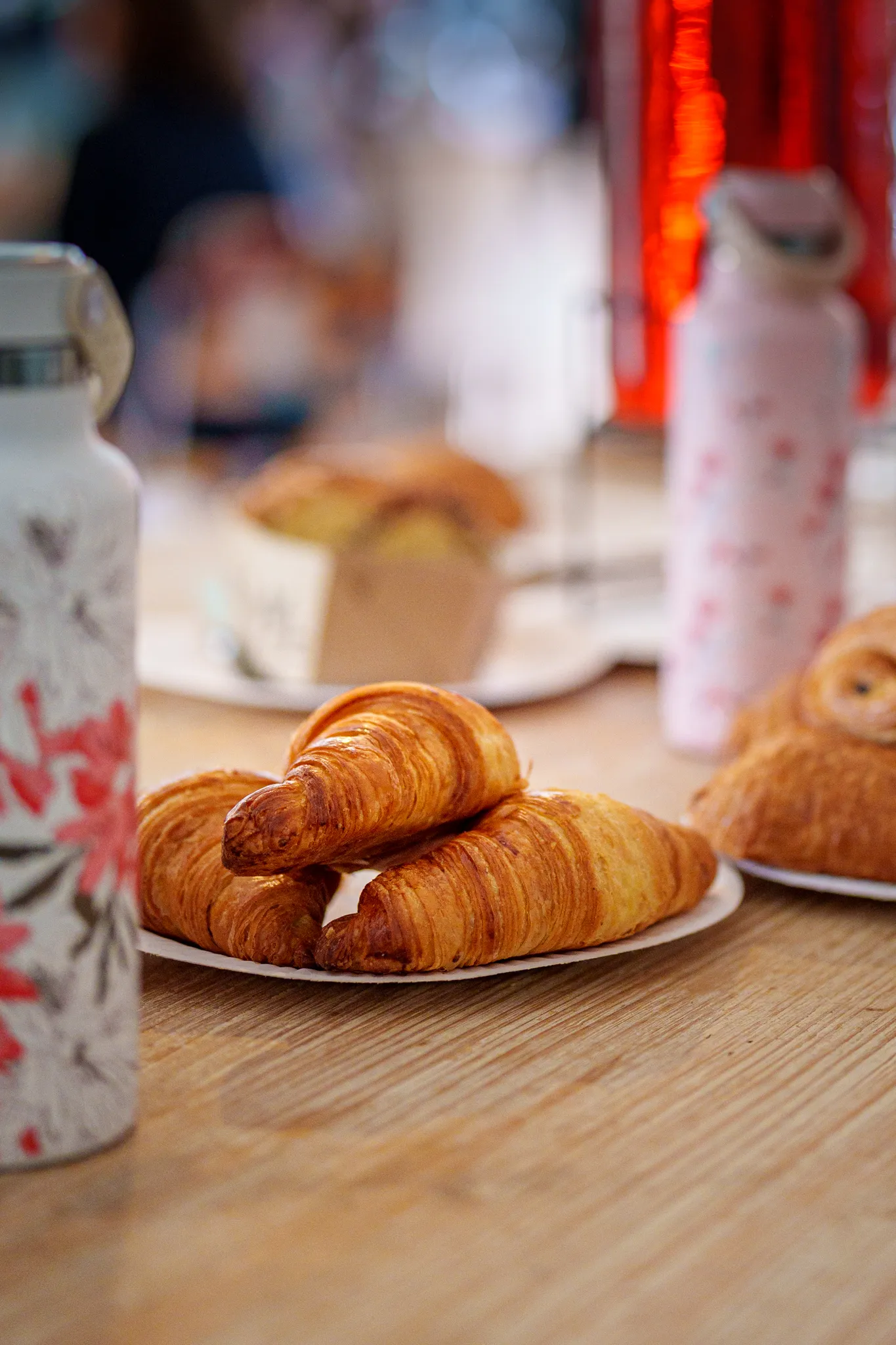 Assiette de croissants, lors d'une portes ouvertes.