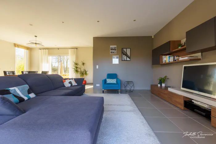 prise de vue salon d'une maison contemporain - photo par Isabelle SACCOCCIO